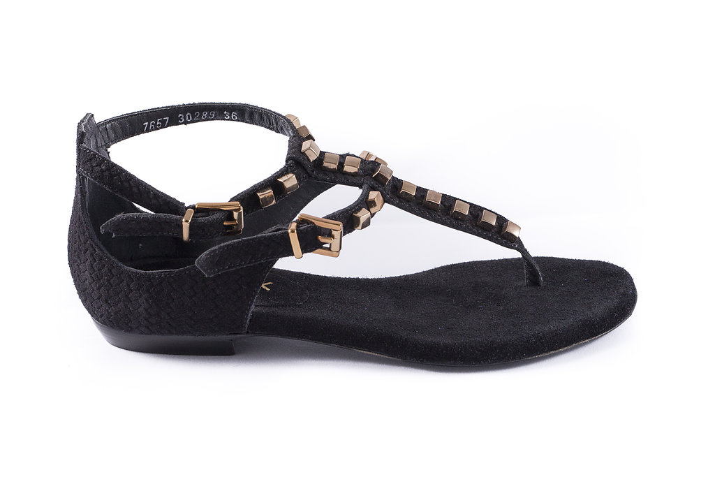 imagen principal Sandalia de C-Doux en serraje negro y tachuelas doradas