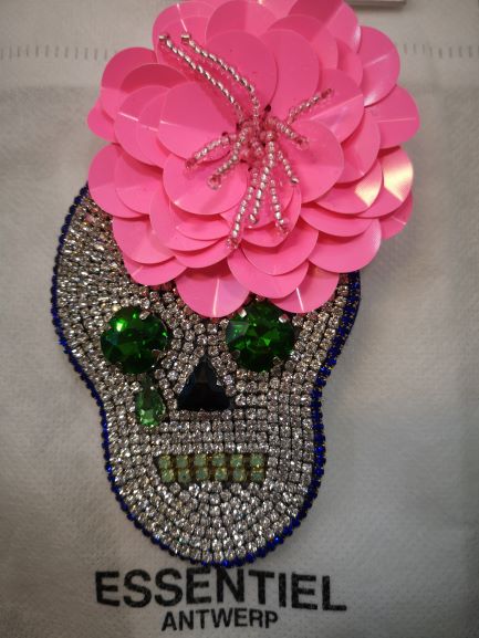 VREDDIE SUGAR SKULL BROOCH berry red